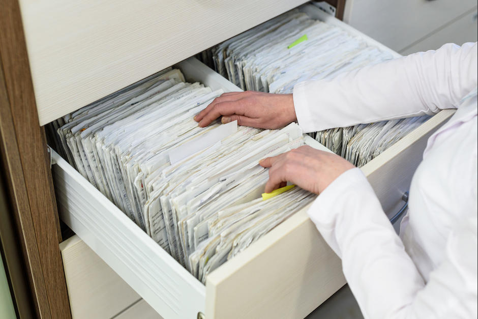 Denuncian a empleado de Hospital de Nebaj que tiene contratada a toda su familia y hasta sus otras parejas. (Foto ilustrativa: Shutterstock)