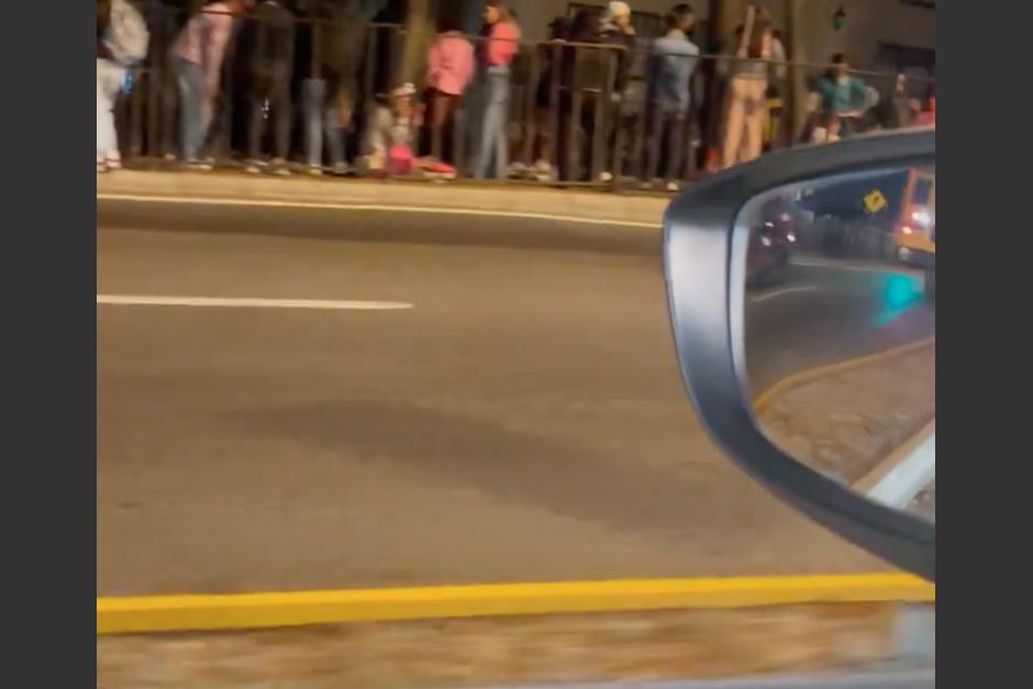 Guatemaltecos acamparon para ser los primeros en ver a "Karol G". (Foto: captura de video)