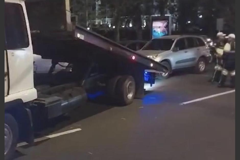 El viernes 1 de marzo varios veh&iacute;culos fueron retirados con gr&uacute;a mientras se realizaba el concierto. (Foto: Am&iacute;lcar Montejo)