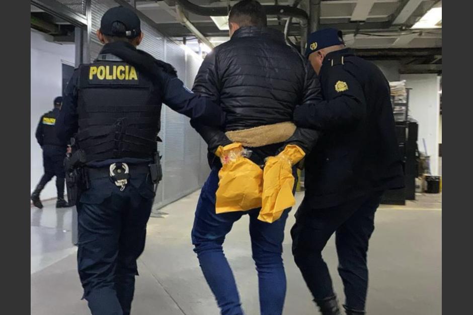 Hombre señalado de triple crimen en zona 16 reaccionó tras conocer que una mujer murió por bala perdida. (Foto: PNC)&nbsp;