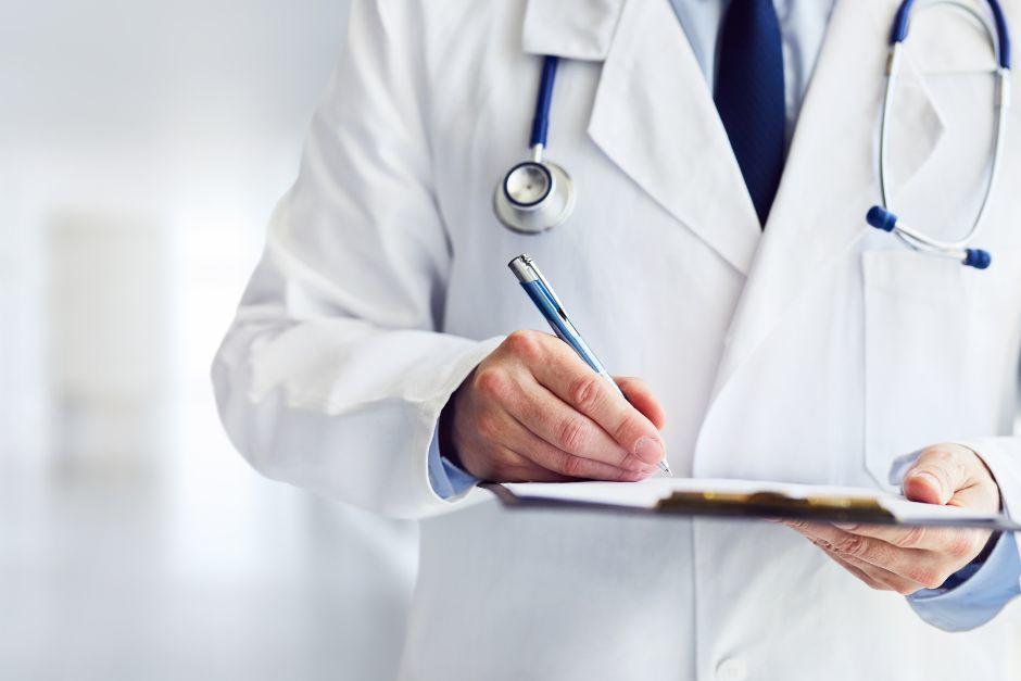 El director de un &aacute;rea de un hospital de Quich&eacute;, contrat&oacute; a su actual esposa y algunas exparejas para laborar en la misma instituci&oacute;n (Foto ilustrativa: Shutterstock)