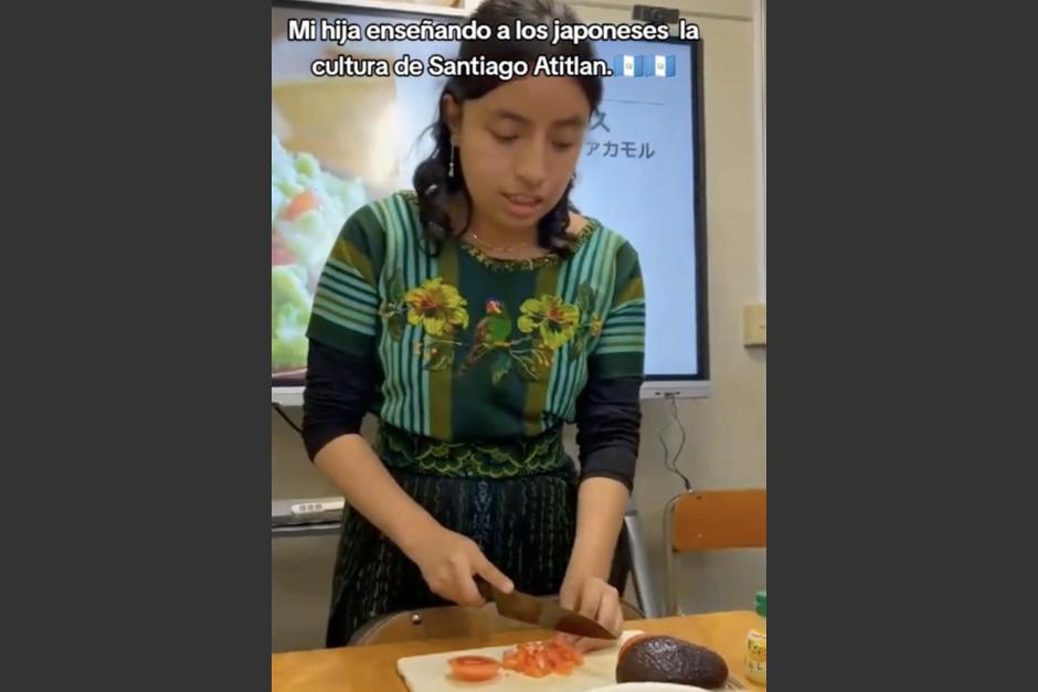 La guatemalteca causó sensación por mostrar la preparación de tortillas en Japón. (Foto: captura de pantalla)