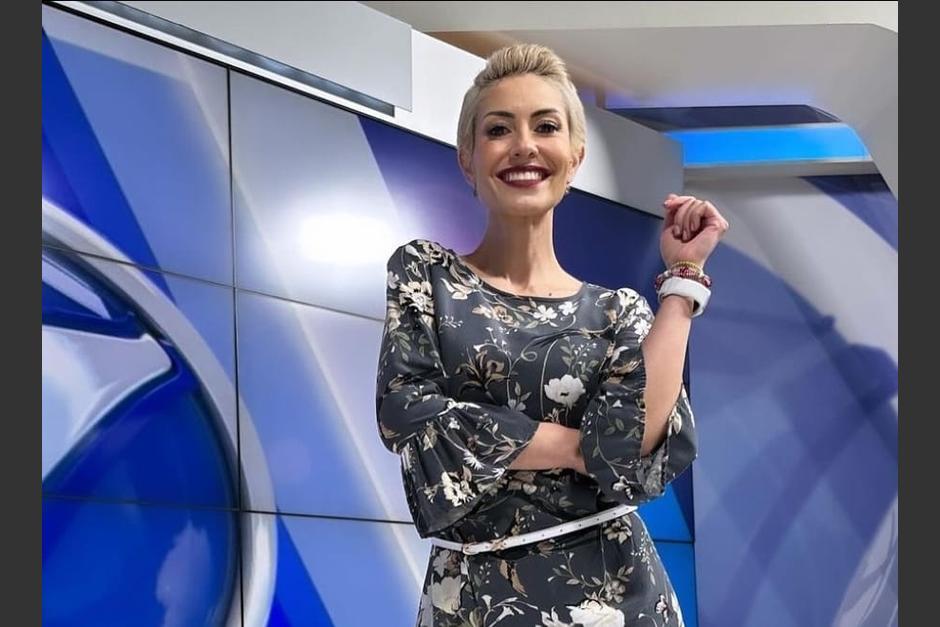 La famosa conductora comparti&oacute; fotograf&iacute;as en las que aparece con su cabellera negra. (Foto: captura de pantalla)