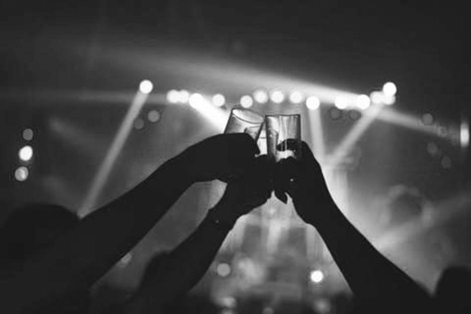 Un ataque armado interrumpió en una discoteca, dejando fallecidos y heridos frente al local. (Foto: archivo/Soy502)