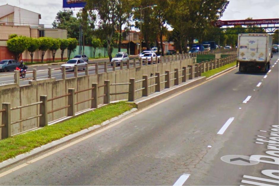 Un motorista provocó un accidente de tránsito por recoger unos tenis tirados en el Periférico, zona 11. (Foto ilustrativa: Google Maps)&nbsp;