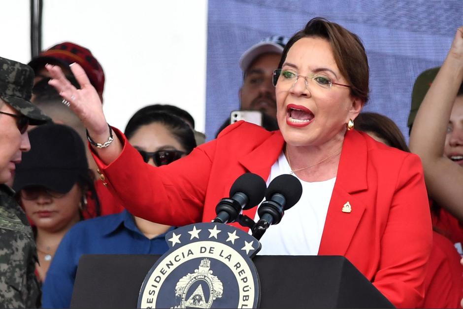 La presidenta de Honduras, Xiomara Castro se encuentra en medio de una crisis provocada por la difusión de un video. (Foto: AFP)