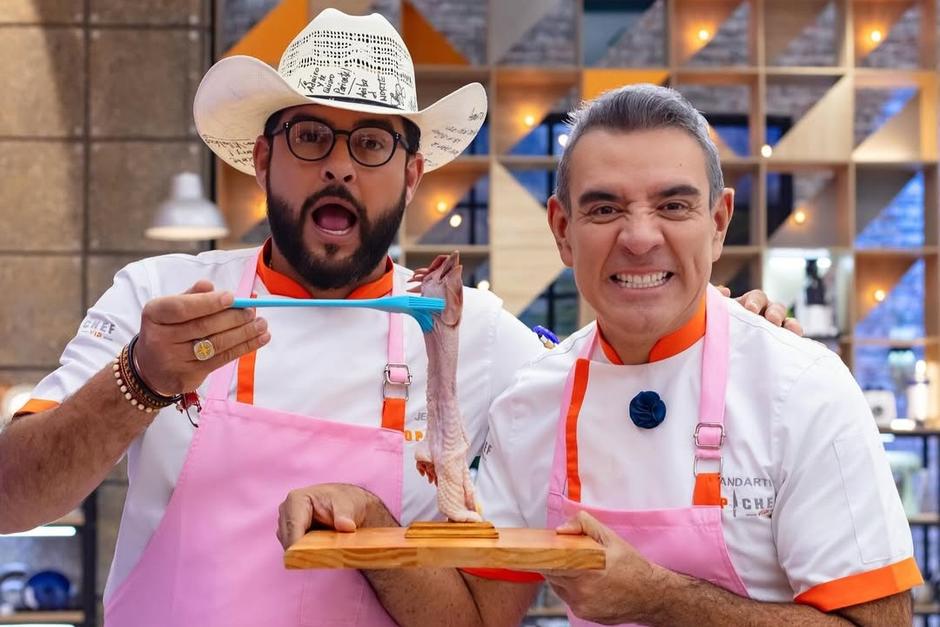 La cabeza de pollo pone a prueba la creatividad de los concursantes. (Foto: Instagram)