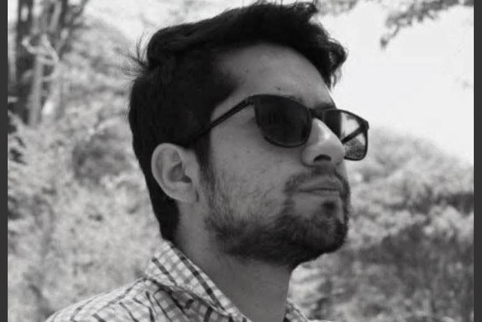 El joven perdió el control de su auto y terminó chocando con un camión. (Foto: Instagram)