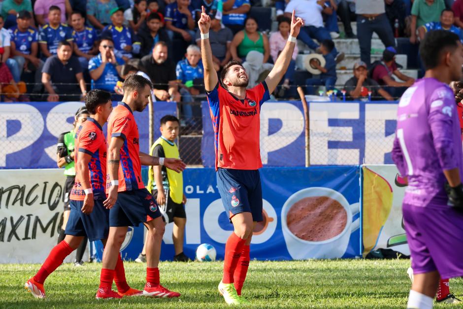 Así fue el festejo del defensor guatemalteco Nicolás Samayoa. (Foto: Municipal)