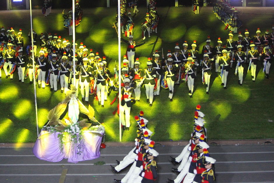 La banda del Liceo Guatemala se presentó en un ambiente de fiesta. (Foto: Eddy Recinos/Colaborador)