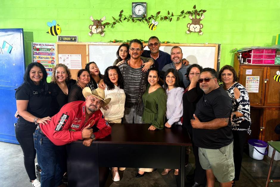 Ricardo Arjona regresa a la escuela donde fue maestro. (Foto: Vía Diario de Centro América)
