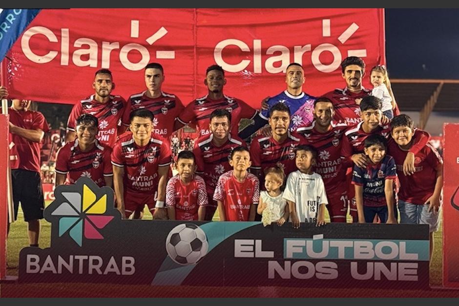 La sanción también incluye al estadio que no podrá utilizarse en dos partidos. (Foto: redes sociales)