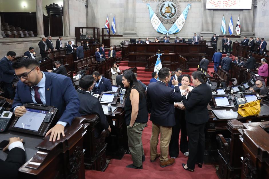 Un oficialismo que ya no reconoce a Samuel Pérez como líder en el Congreso, impulsa una nueva alianza para empujar leyes de su interés, como el Presupuesto 2026. (Foto: Archivo/Soy502)