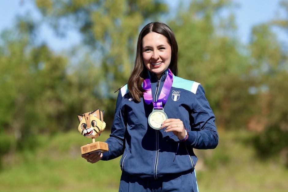 Padilla con la medalla de oro en el pecho. (Foto: COG)