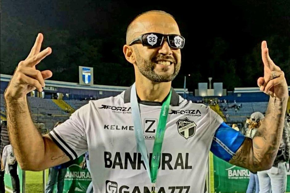 José Manuel Contreras espera poder levantar un título más en Comunicaciones ante de colgar los zapatos de futbol. (Foto: Instagram)