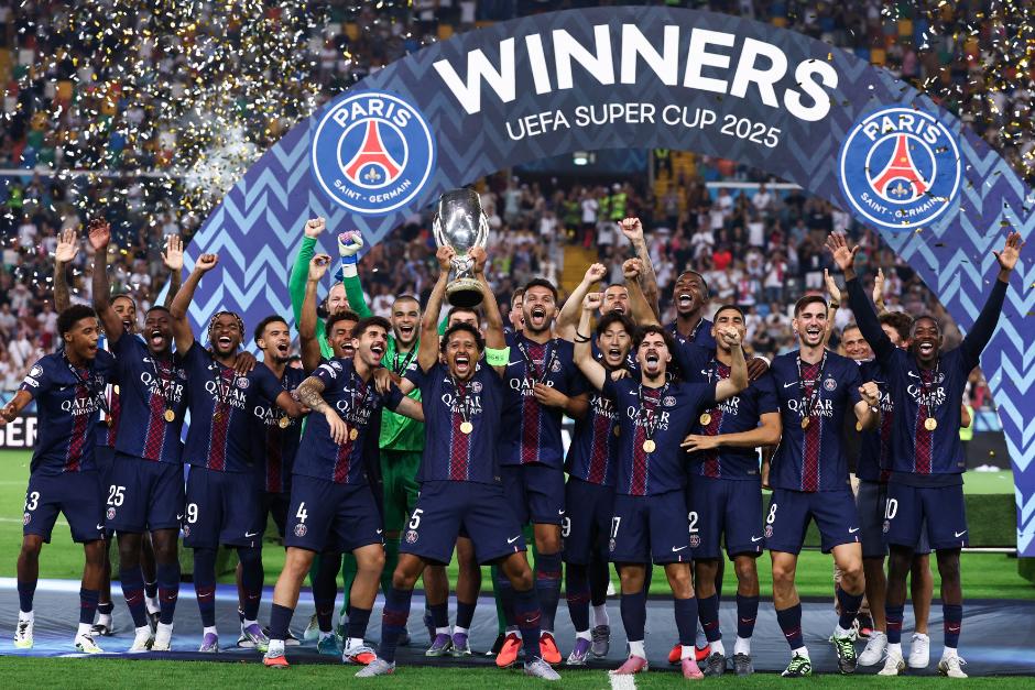 PSG se convirtió en el primer equipo francés en levantar este título en la historia. (Foto: AFP)