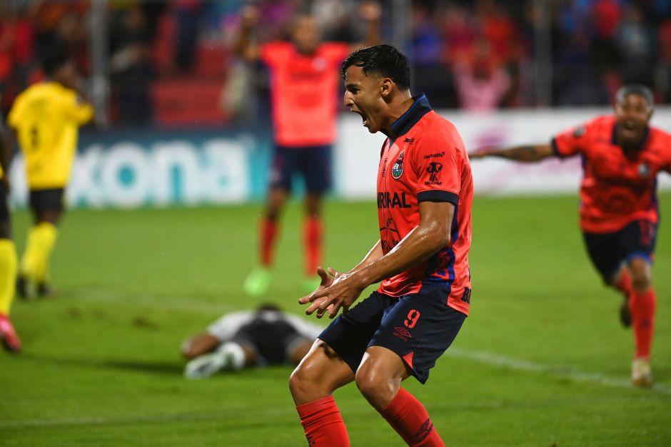 José el "Flaco" Martínez fue el autor del gol de la victoria, tras una gran jugada de Pedro Altán. (Foto: Pedro Mijangos / Colaborador)