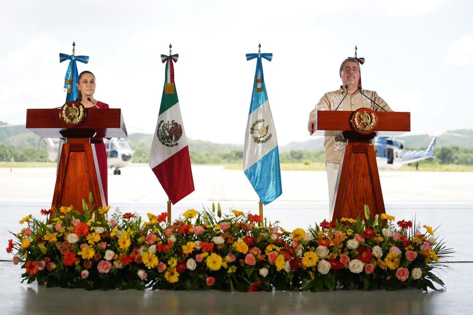 Ambos mandatarios se reunieron este viernes en Petén. (Foto: Gobierno de México)