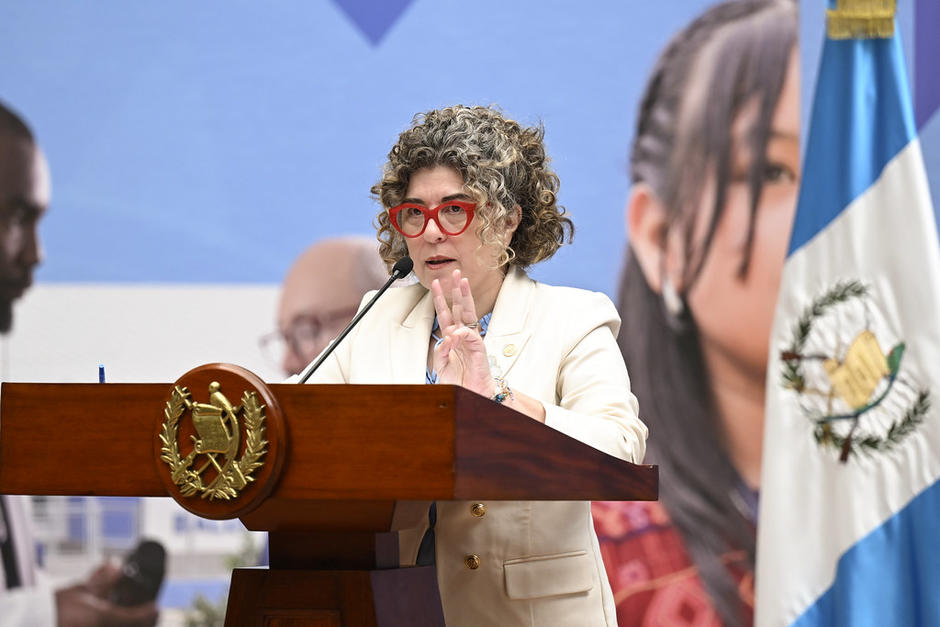 La ministra de Economía Gabriela García informó sobre el trabajo que hace el país para incursionar en la industria de los semiconductores. (Foto: SCSP / Soy502)