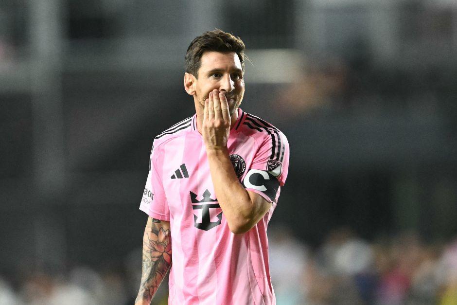 El capitán de los rosados no está al 100 para ser titular, según piensa en el cuerpo técnico encabezado por Javier Mascherano. (Foto: AFP)
