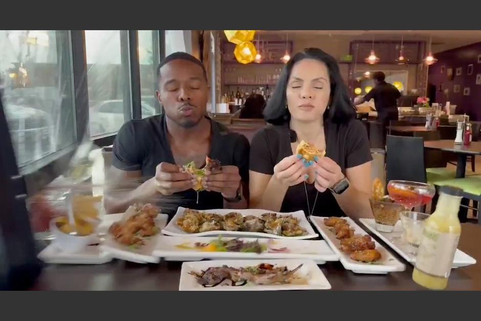 En las imágenes se observa el impacto de un vehículo contra la ventana del restaurante donde se encontraba la pareja.&nbsp;(Foto: @ninaunrated)/Instagram)