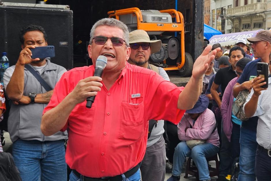 Cientos de maestros que participaron en el paro laboral promovido por el STEG enfrentan procesos disciplinarios, pero un diputado busca que estos queden sin efecto. (Foto: Archivo/Soy502)