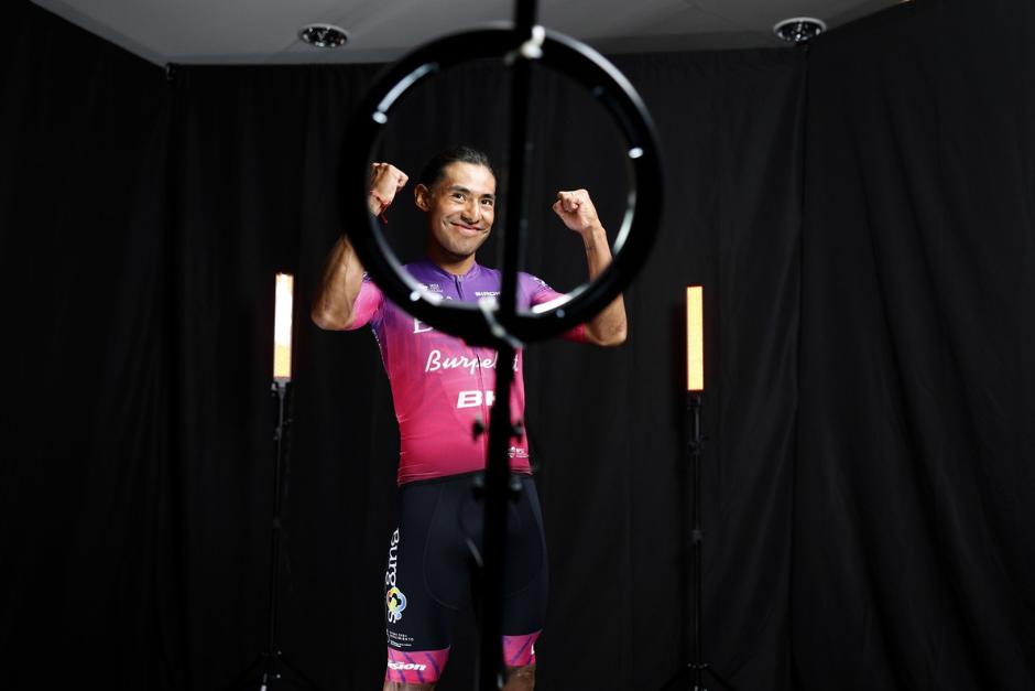 El guatemalteco vivirá su primera experiencia en una de las tres grandes competencias del deporte del pedal. (Foto: Team Burgos)