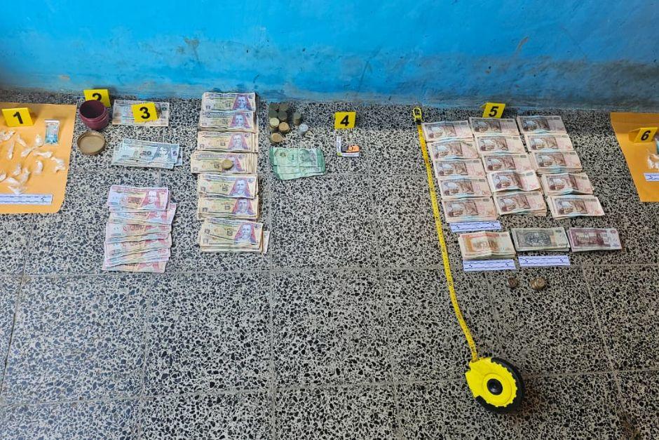 Durante operativo se incautó droga y dinero en efectivo en Jalpatagua, Jutiapa. (Foto: MP)