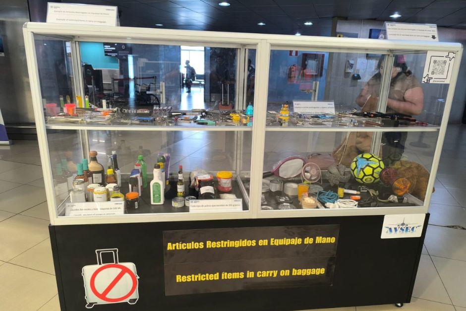 El "museo" de lo que no puede viajar contigo, en el Aeropuerto La Aurora. (Foto: DGAC)