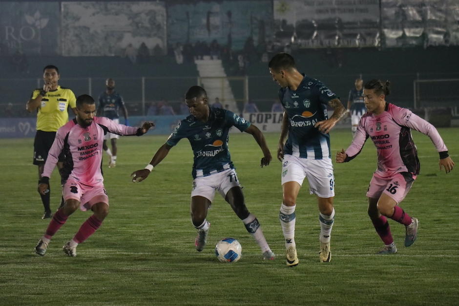 El encuentro terminó en 2-1, a favor de Antigua. (Foto: Renato Melgar/Nuestro Diario)