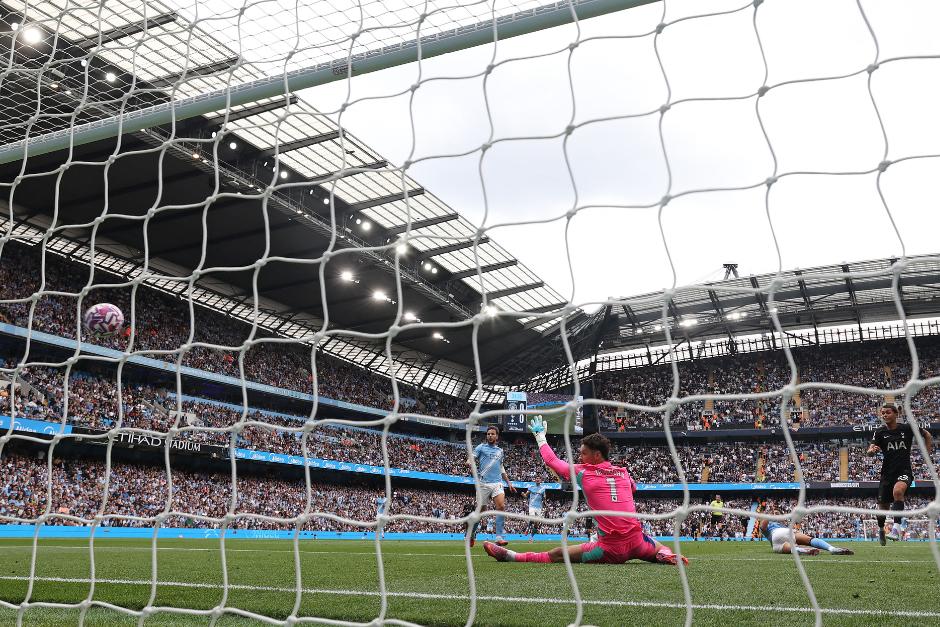 La anotación de&nbsp;Brennan Johnson para abrir el marcador en el&nbsp;Etihad Stadium. (Foto: AFP)