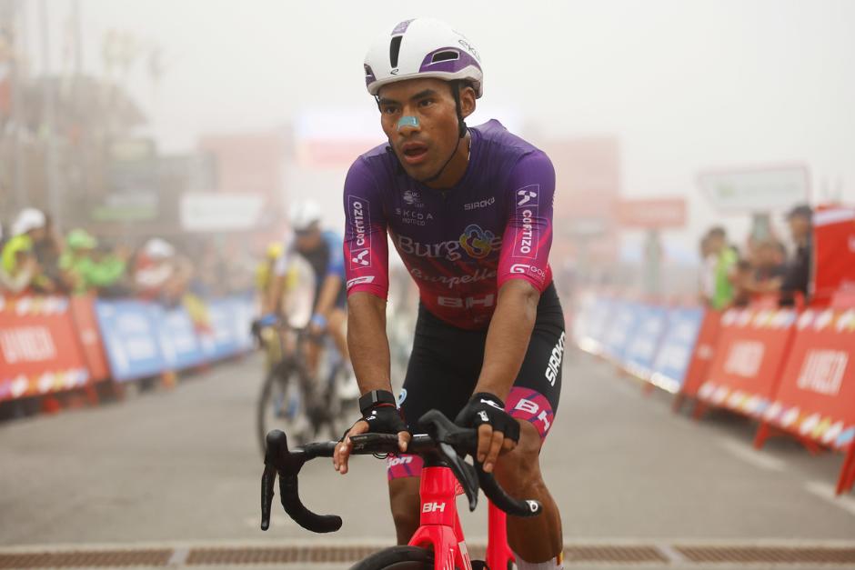 Sergio Chumil luce&nbsp;exhausto después de la etapa 2 en la Vuelta a España. (Foto: Burgos BH)