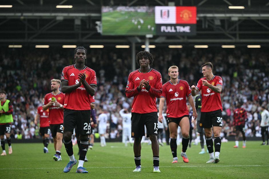 Los diablos rojos no han podido mostrar su mejor versión y volvieron a dejar puntos en la segunda fecha de la Premier. (Foto: AFP)
