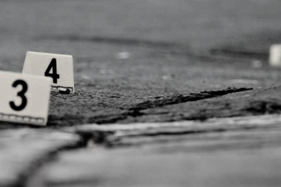 Una de las víctimas quedó fallecida dentro del auto. (Foto: Archivo/Soy502)