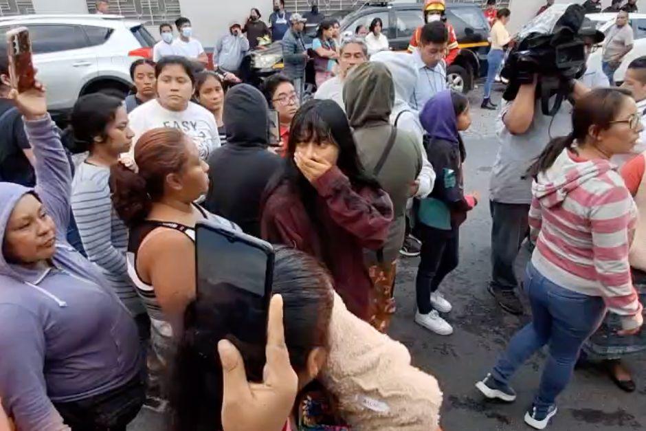Familiares se hacen presenten en Centro Juvenil "Gaviotas" para solicitar información de hijos retenidos. (Foto: Wilder López)