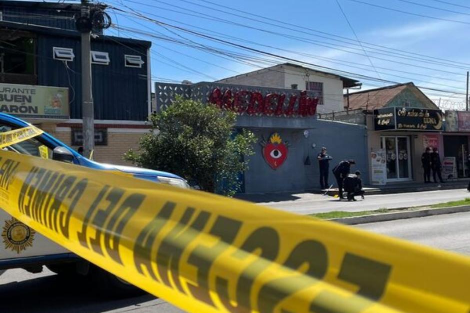 En el atentado un hombre&nbsp;disparó contra la entrada de la discoteca y posteriormente lanzó el artefacto explosivo. (Foto: Nuestro Diario)