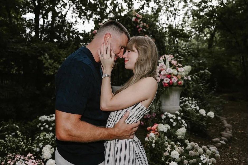 Taylor Swift se comprometió con&nbsp;Travis Kelce. (Foto: Oficial)