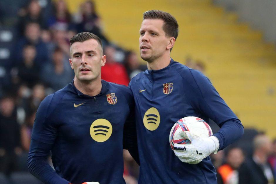 Peña estaba inscrito, pero no iba a contar para Flick. Su salida le deja ese espacio al arquero polaco, que espera ser convocado en la fecha 3. (Foto: AFP)