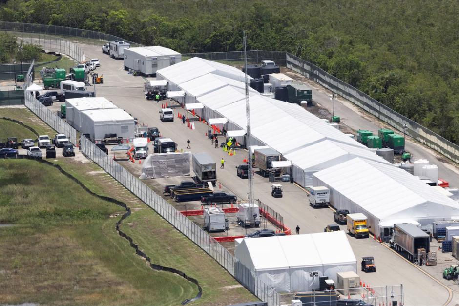 Los motivos más frecuentes de detención fueron viajar como pasajeros en vehículos cuando se dirigían o regresaban de sus empleos, así como conducir sin contar con licencia. (Foto:&nbsp;Marco Bello/Reuters)&nbsp;