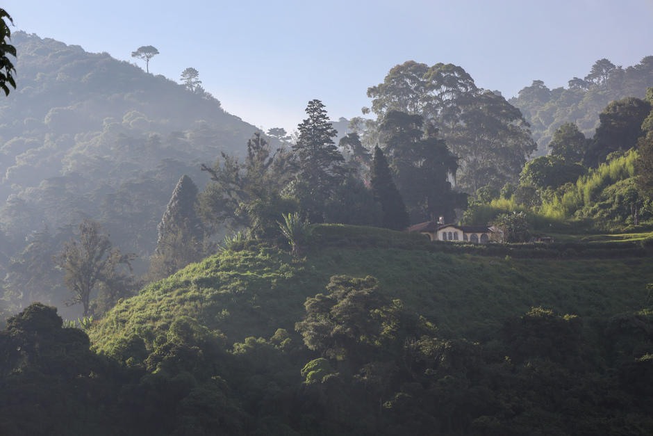 El hotel San Rafael Las Hortensias fue ensamblado en el país, pero construido en Suiza. (Foto: Oscar Rivas/colaborador)