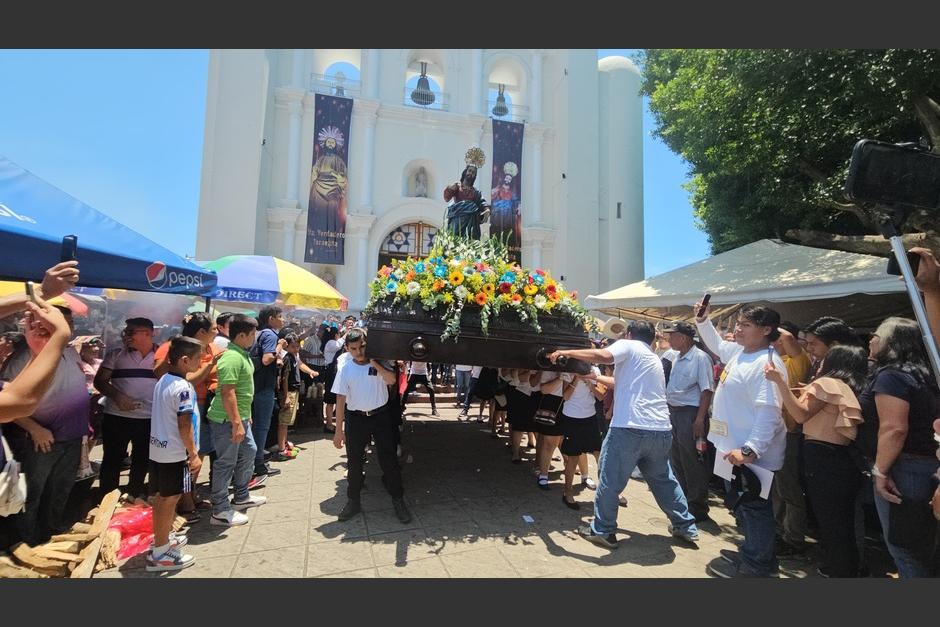 Los devotos acompañan a San Bartolomé en su recorrido procesional, el 24 de agosto de cada año.&nbsp;(Foto: Surama Rodas/Colaboradora)