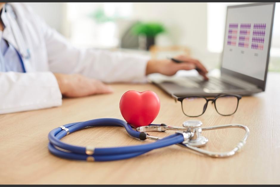 Los especialistas recomiendan acudir al médico para realizarse chequeos anuales. (Foto ilustrativa: Shutterstock)