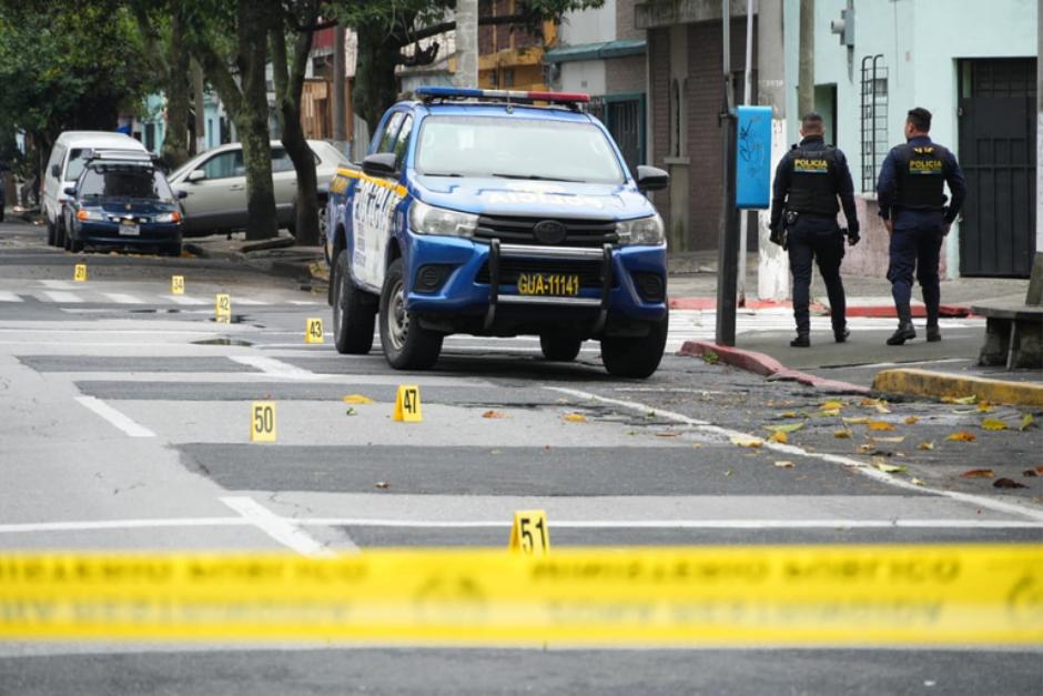 Diez agentes de la PNC están bajo investigación por el ataque ocurrido en una funeraria en zona 1 (Foto: Wilder López/Soy502)