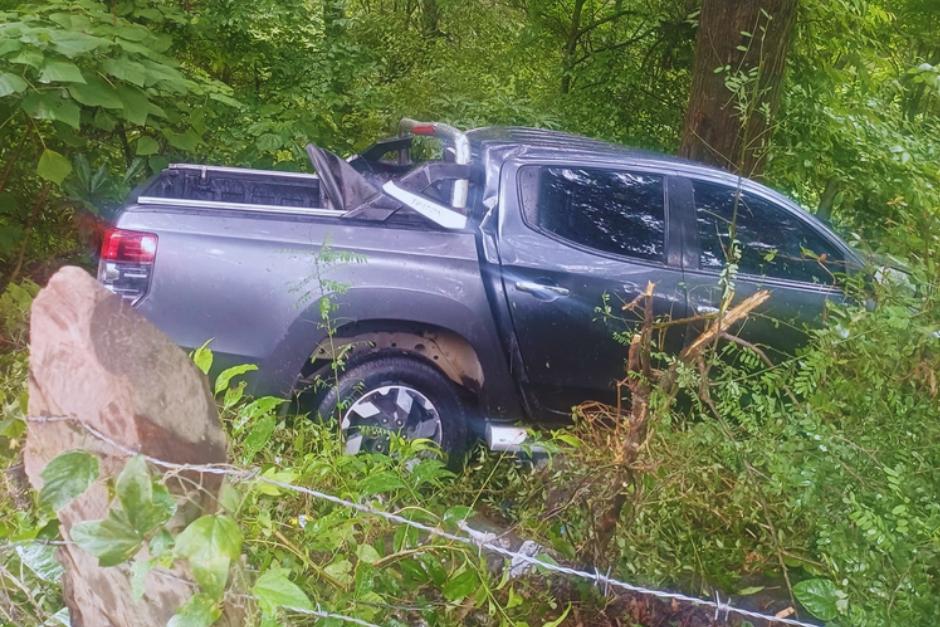 Bomberos Voluntarios reportaron el rescate del conductor y traslado a un centro médico. (Foto: Bomberos Voluntarios)