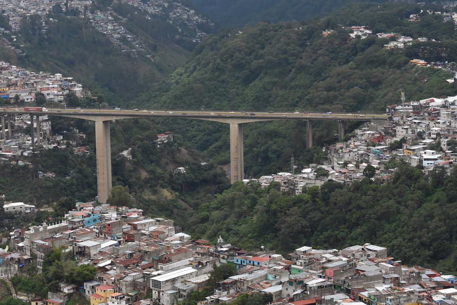 Bajo el puente El Incienso se han instaurado una gran cantidad de asentamientos. (Foto: Archivo Nuestro Diario)