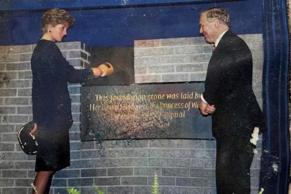 La caja revestida en plomo permaneció enterrada por más de tres décadas. (Foto: X)