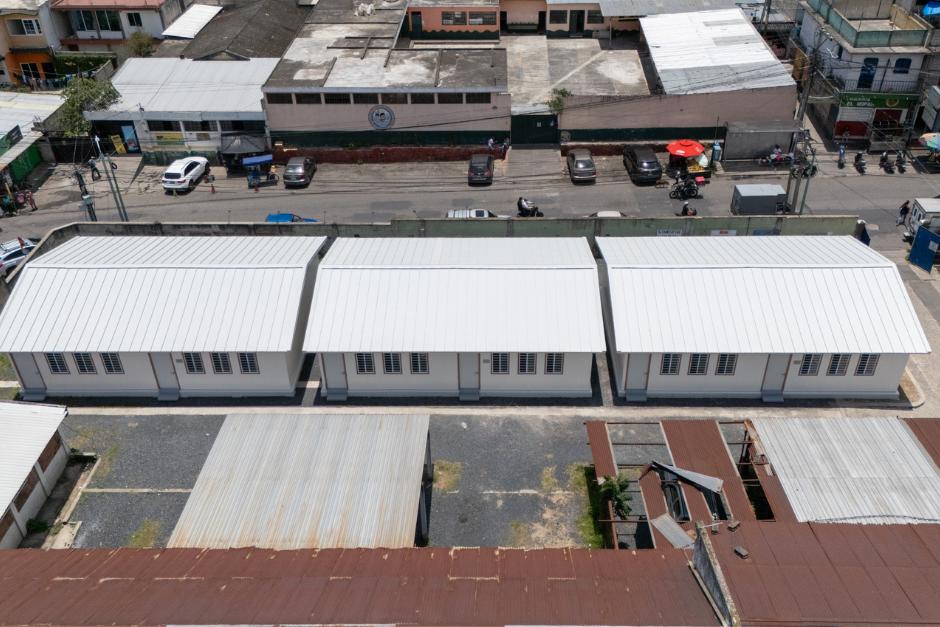 En el perímetro del Hospital de Amatitlán se instalaron seis módulos prefabricados donde se atenderá a los vecinos del municipio. (Foto: UCEE)