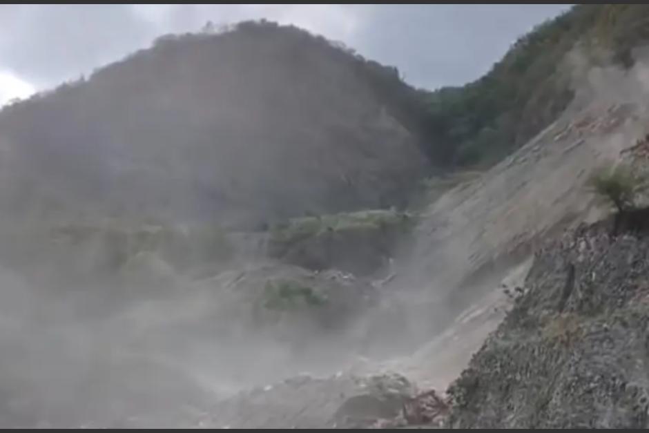 El derrumbe ocurrió a la altura del kilómetro 63. (Foto: captura de video)