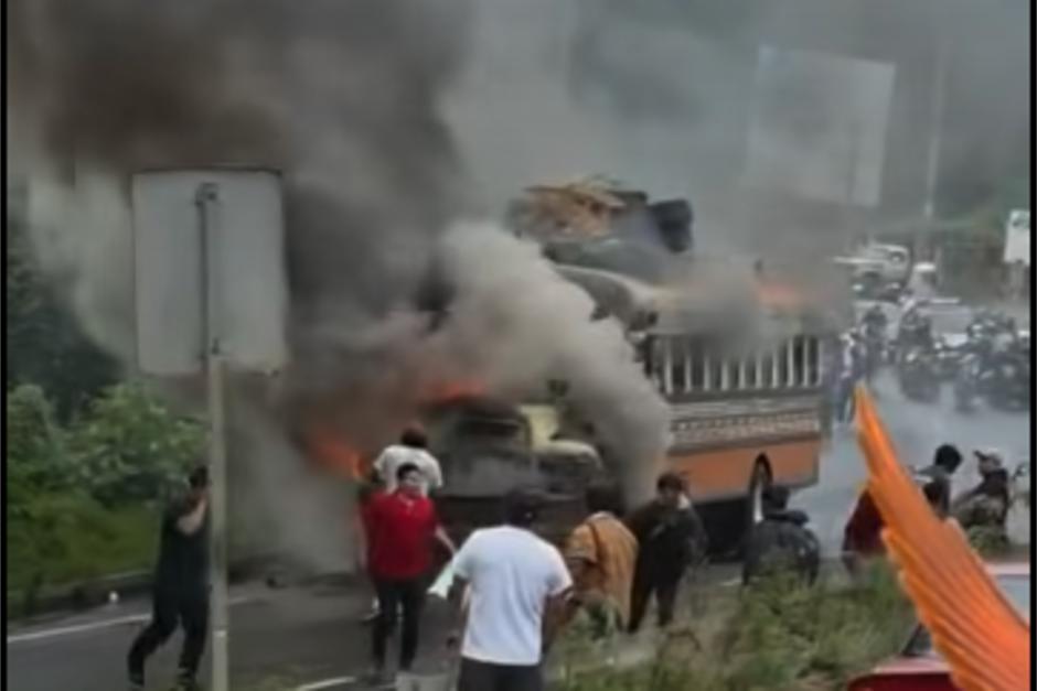 El bus iba con dirección a Chimaltenango. (Foto: captura de video)