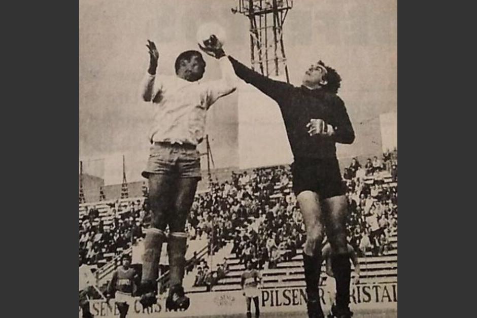 Selvyn Pennant (izquierda) llevó sus jugadas aéreas a estadios de Chile. (Foto: RR SS)